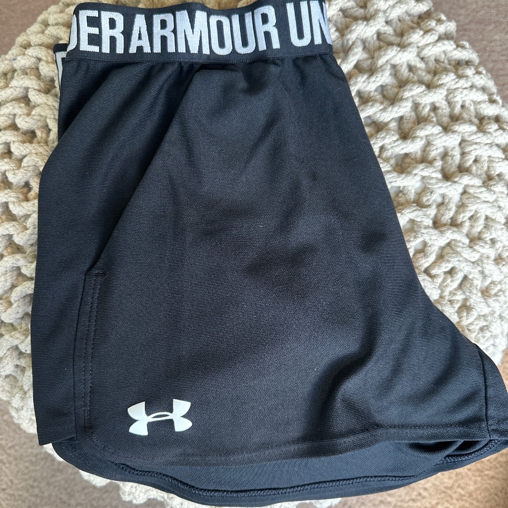 Women’s UA shorts (size small)